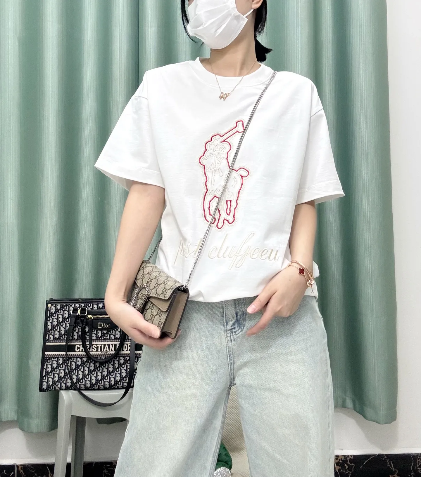 White ， Same Style
